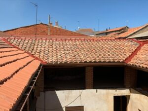 reforma de tejado en pueblo de León